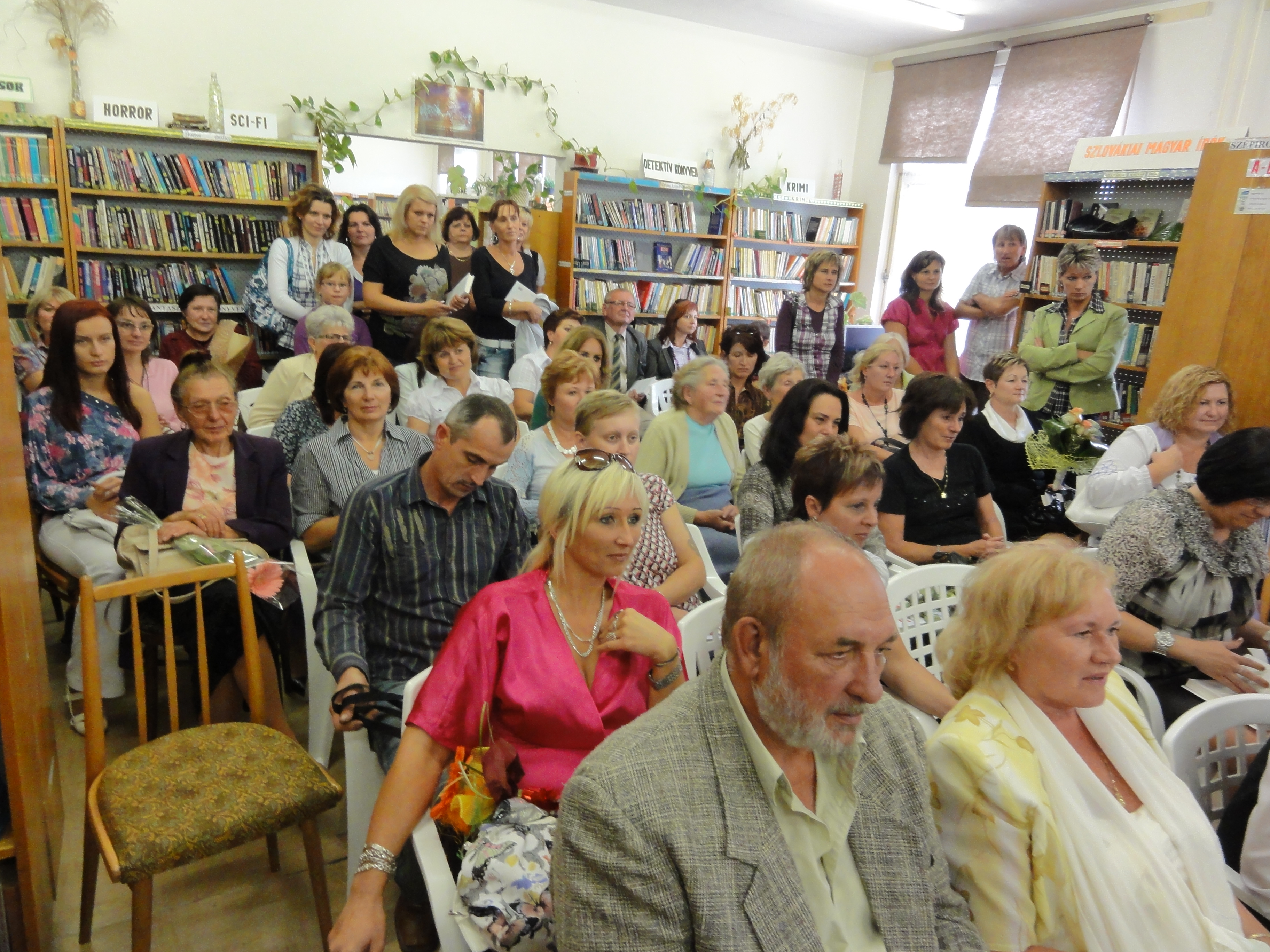 v knižnici.JPG